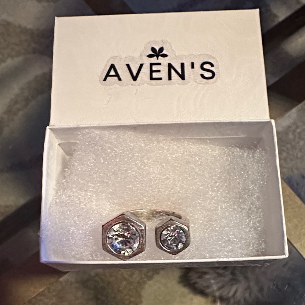 AVEN'S Silver Ring with White Crystal Stone
